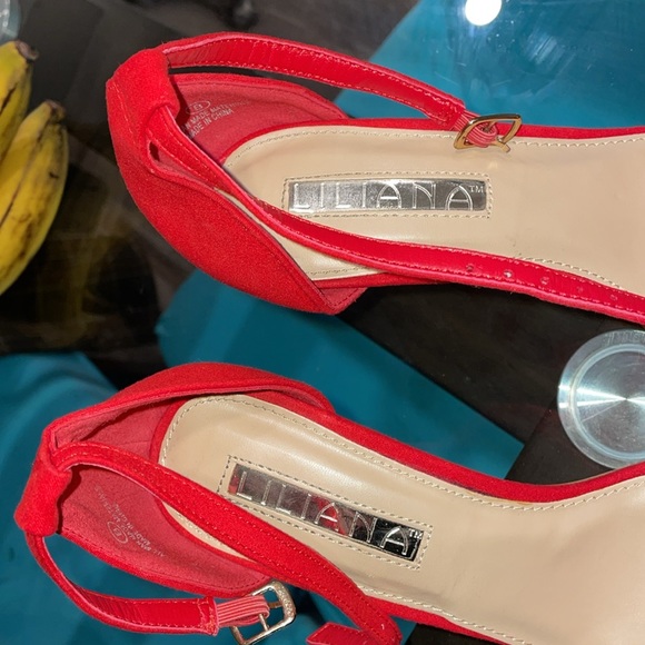 FREE WITH PURCHASE LILIANA HEELS 👠 WITH FURR - Picture 2 of 5